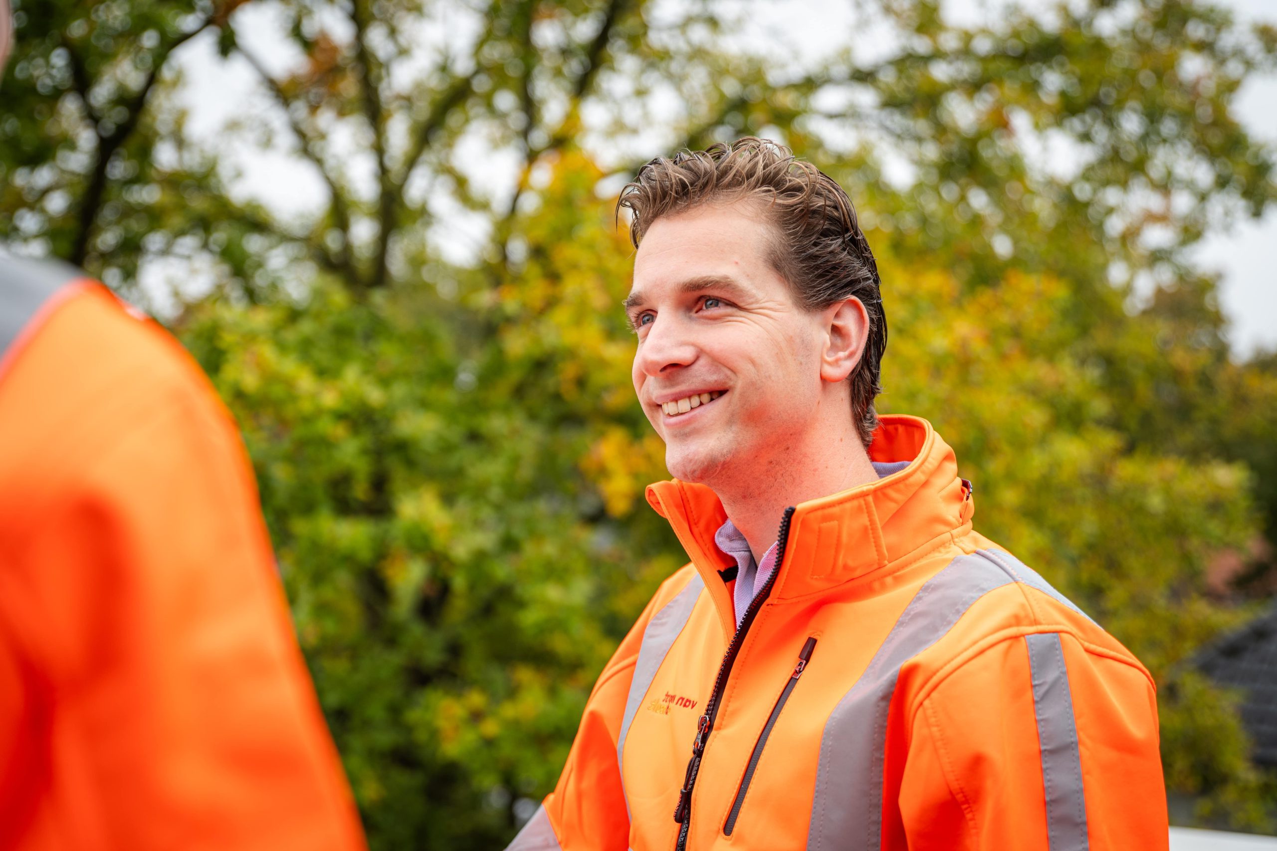 Medewerker Van Voorst Consult spreekt met collega over VCA